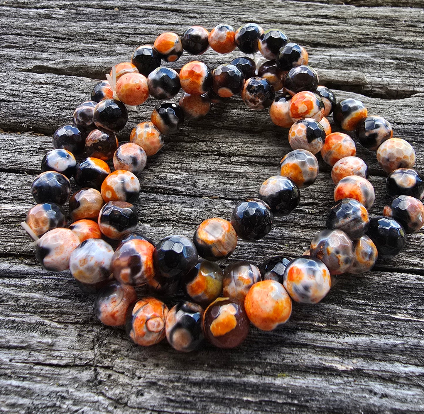 Fire Agate- Courage β’ Passion β’ Protection
Fire Agate inspires confidence, boosts vitality, and grounds your energy in strength.